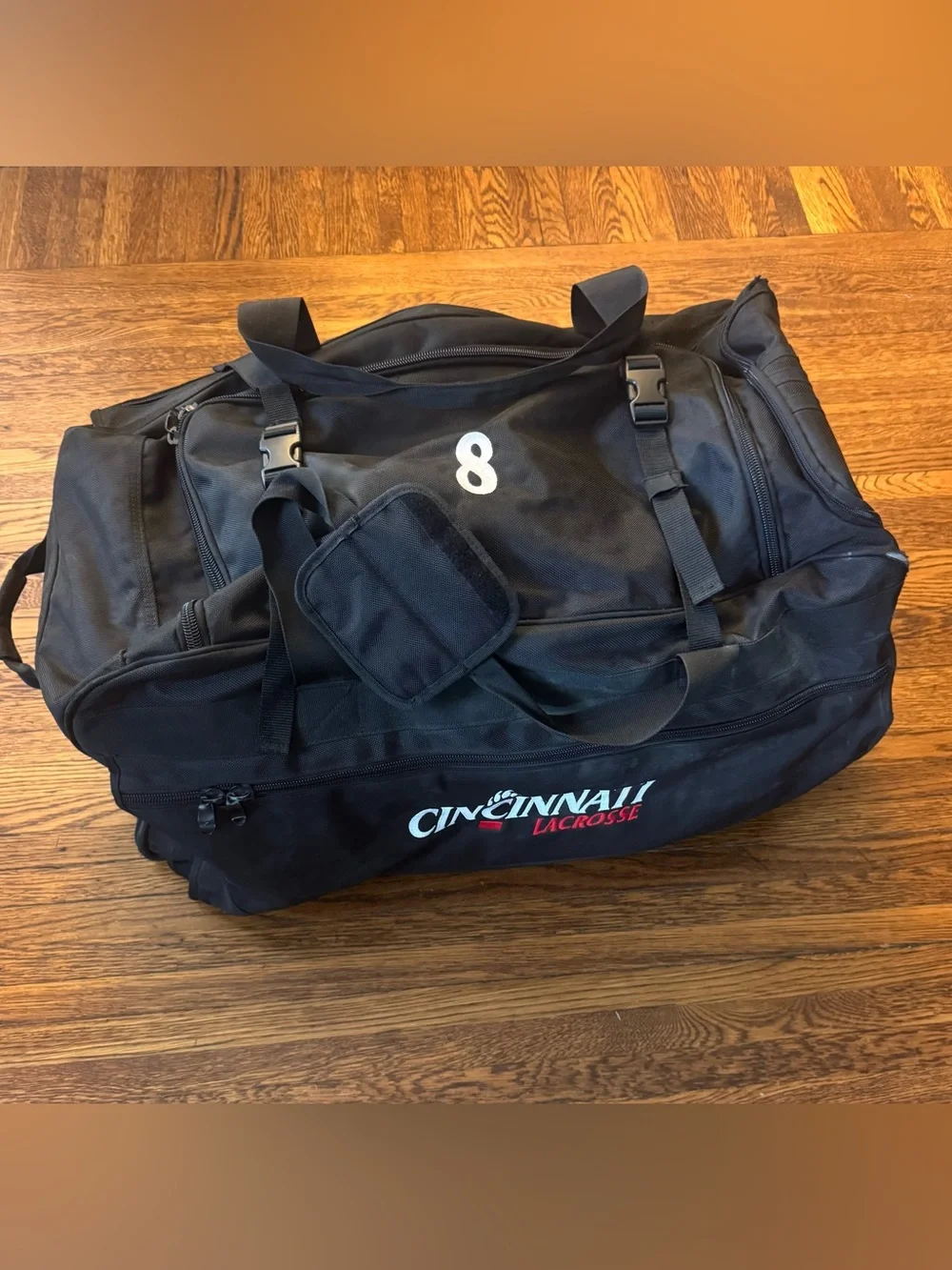 UNIVERSITY OF CINCINNATI OFFICIAL LACROSSE TEAM ISSUED BAG PLAYER BEARCAT #8